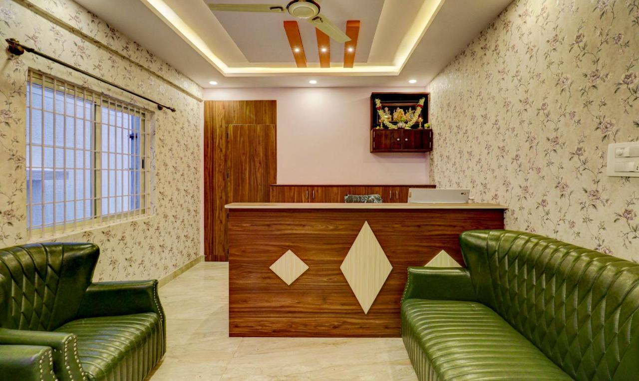 Treebo Three Street Inn Bangalore Buitenkant foto