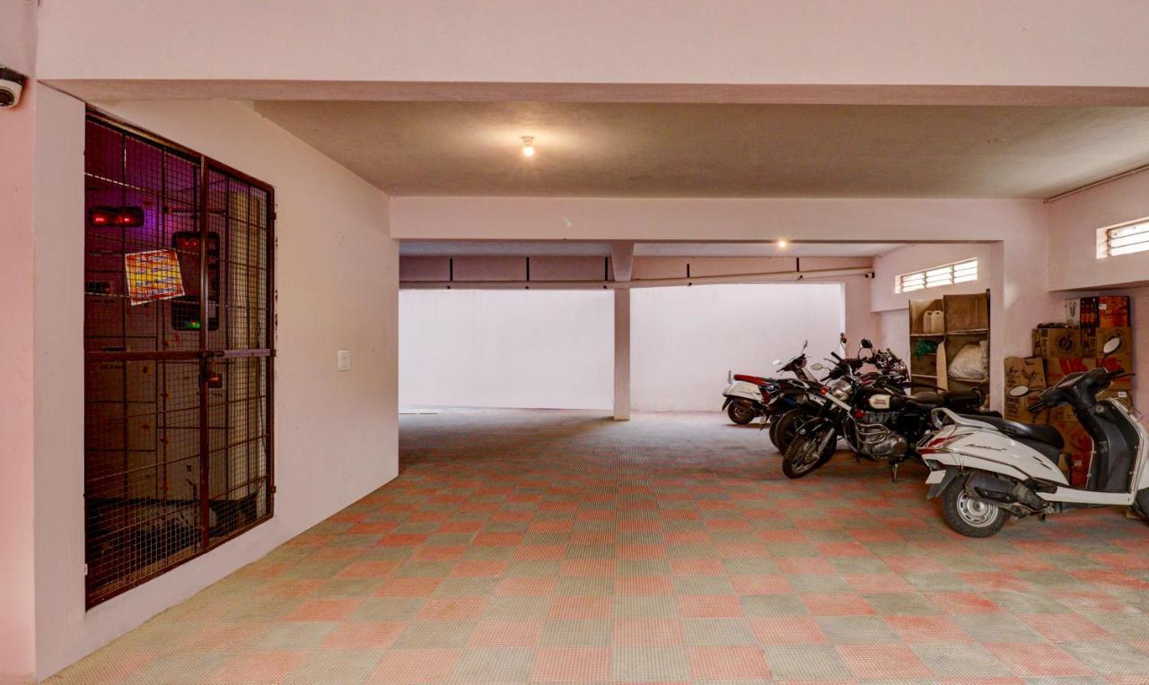 Treebo Three Street Inn Bangalore Buitenkant foto