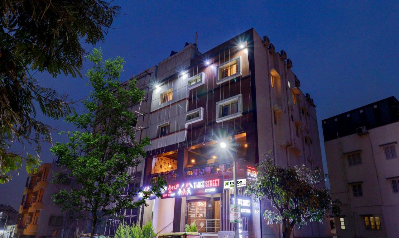 Treebo Three Street Inn Bangalore Buitenkant foto